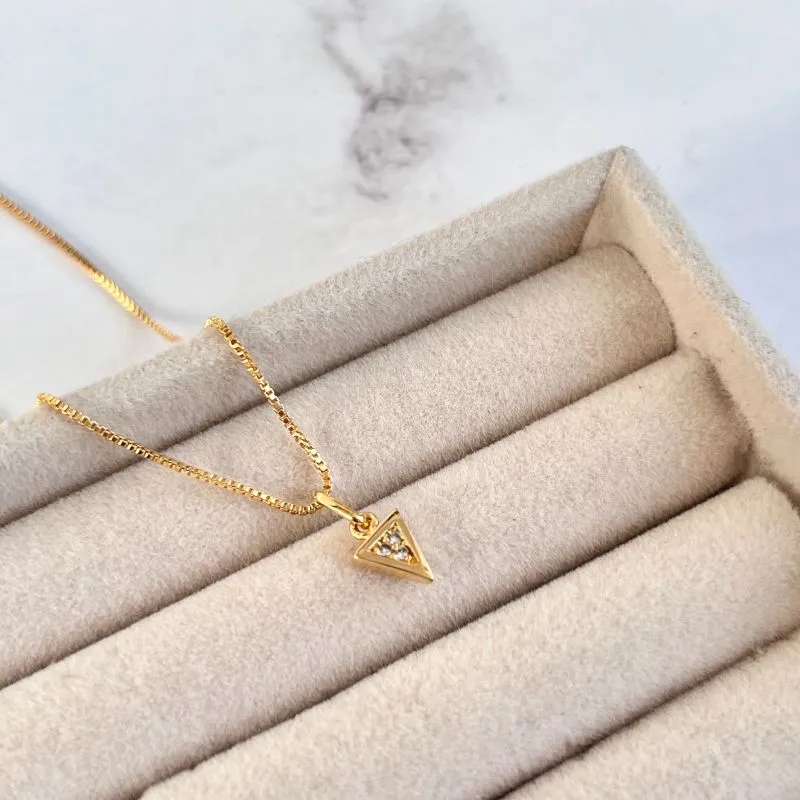 COLAR TRIÂNGULO COM MICRO ZIRCONIA