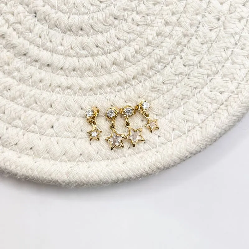 DUPLA BRINCOS PENDURADOS DE ESTRELA