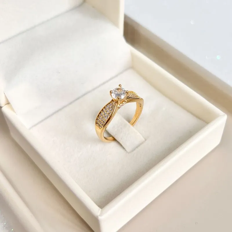 ANEL SOLITÁRIO ARO LARGO CRAVEJADO