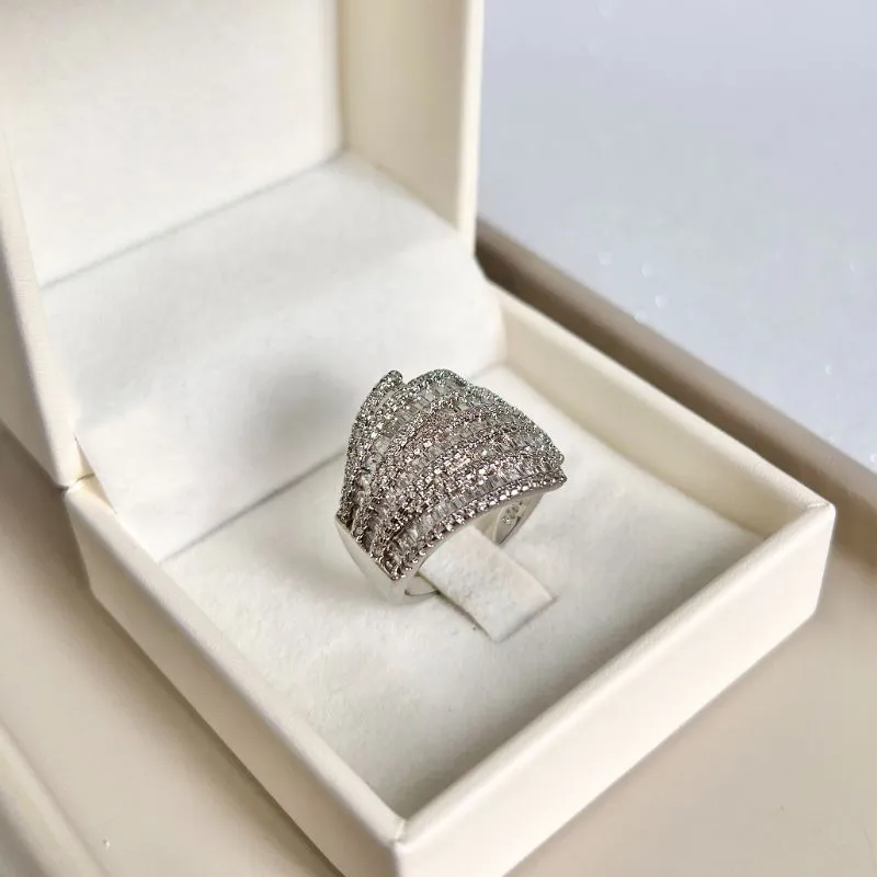 ANEL ZIRCONIA E BAGUETES ANEL ZIRCONIA E BAGUETES