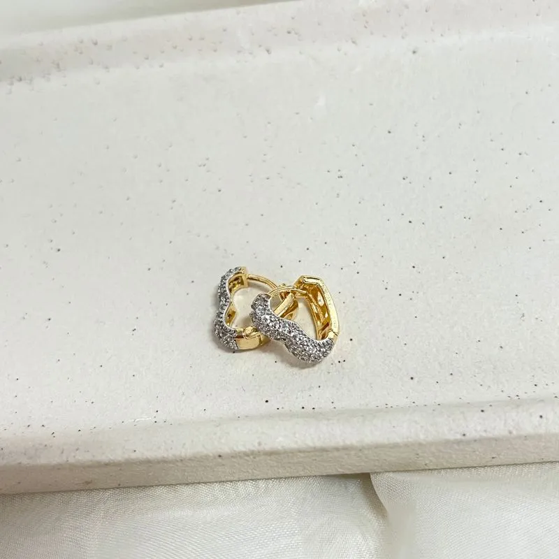 BRINCO ARGOLA CORAÇÃO CRAVEJADO BRINCO ARGOLA CORAÇÃO CRAVEJADO