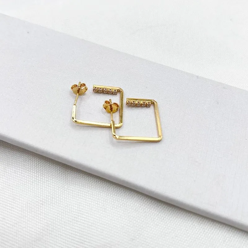 BRINCO ARGOLA FINA QUADRADA  COM 5 STRASS BRINCO ARGOLA FINA QUADRADA  COM 5 STRASS
