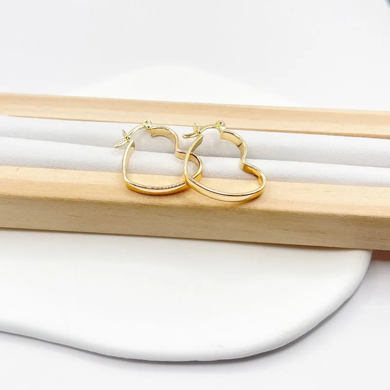 BRINCO ARGOLA FORMATO CORAÇÃO COM FECHO ITALIANO BRINCO ARGOLA FORMATO CORAÇÃO COM FECHO ITALIANO