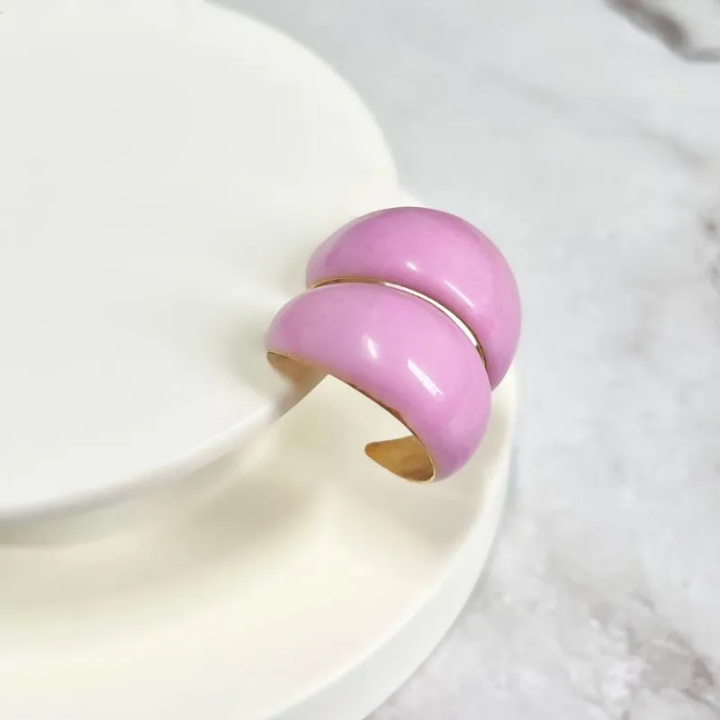 BRINCO ARGOLA RESINADA - LILÁS