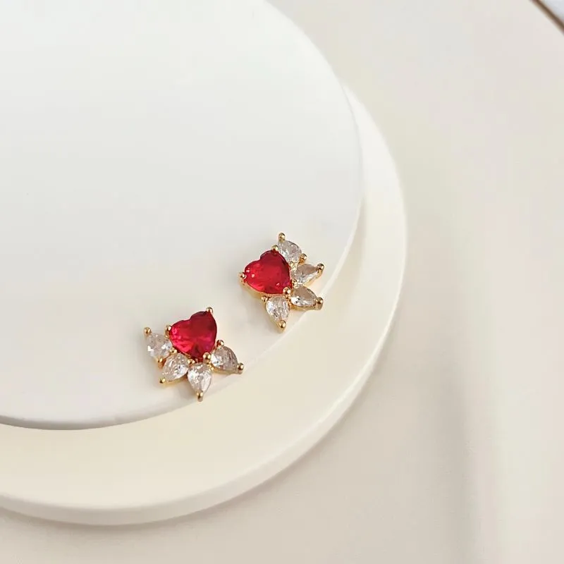 BRINCO CORAÇÃO COM DETALHES COM ZIRCONIA DE GOTA