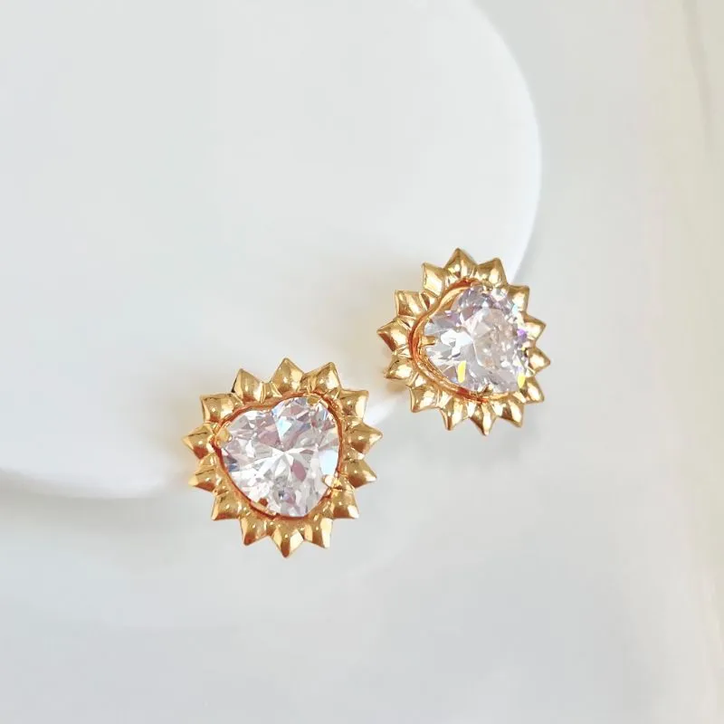 BRINCO CORAÇÃO ZIRCONIA COM DETALHES EM VOLTA