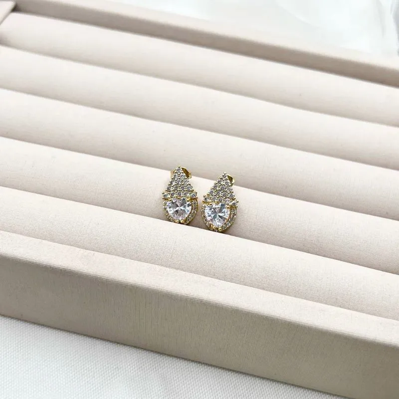 BRINCO GOTA DE MICRO ZIRCONIA COM PEDRA CORAÇÃO EM CRISTAL BRINCO GOTA DE MICRO ZIRCONIA COM PEDRA CORAÇÃO EM CRISTAL
