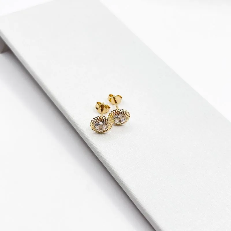 BRINCO PONTO DE LUZ COM ACABAMENTO RENDADO BRINCO PONTO DE LUZ COM ACABAMENTO RENDADO