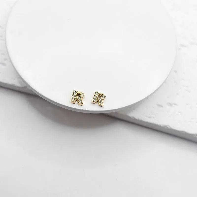 BRINCO SEGUNDO FURO LETRA CRAVEJADA - R BRINCO SEGUNDO FURO LETRA CRAVEJADA - R