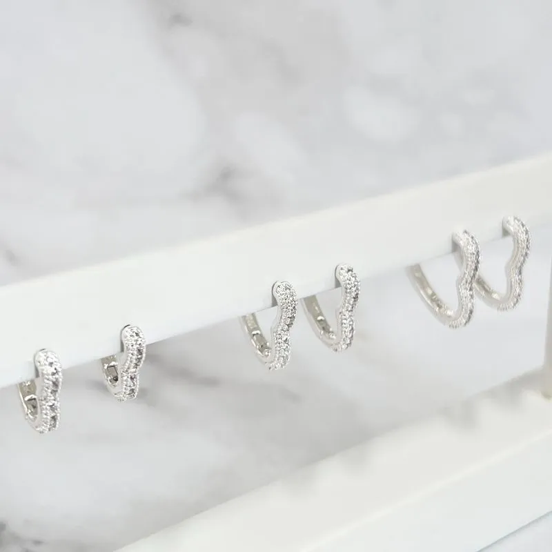 TRIO BRINCO ARGOLAS ARTICULADAS CORAÇÃO COM BORDA ARREDONDADAS E ZIRCONIAS