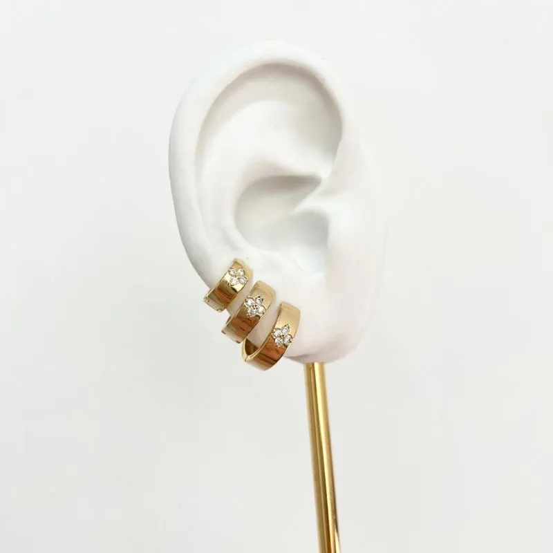 TRIO BRINCOS ARGOLA ARTICULADA COM FLOR DE ZIRCONIA FRENTE E TRÁZ