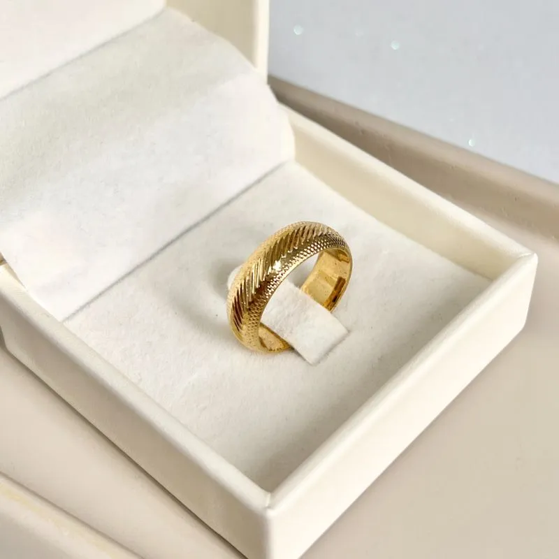 ANEL ALIANÇA DIAMANTADA BALOADA POR FORA