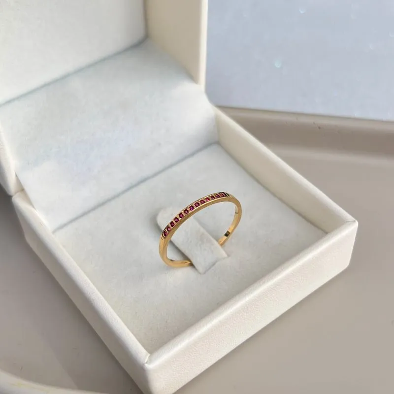 ANEL MEIA ALIANÇA ZIRCONIA RUBI