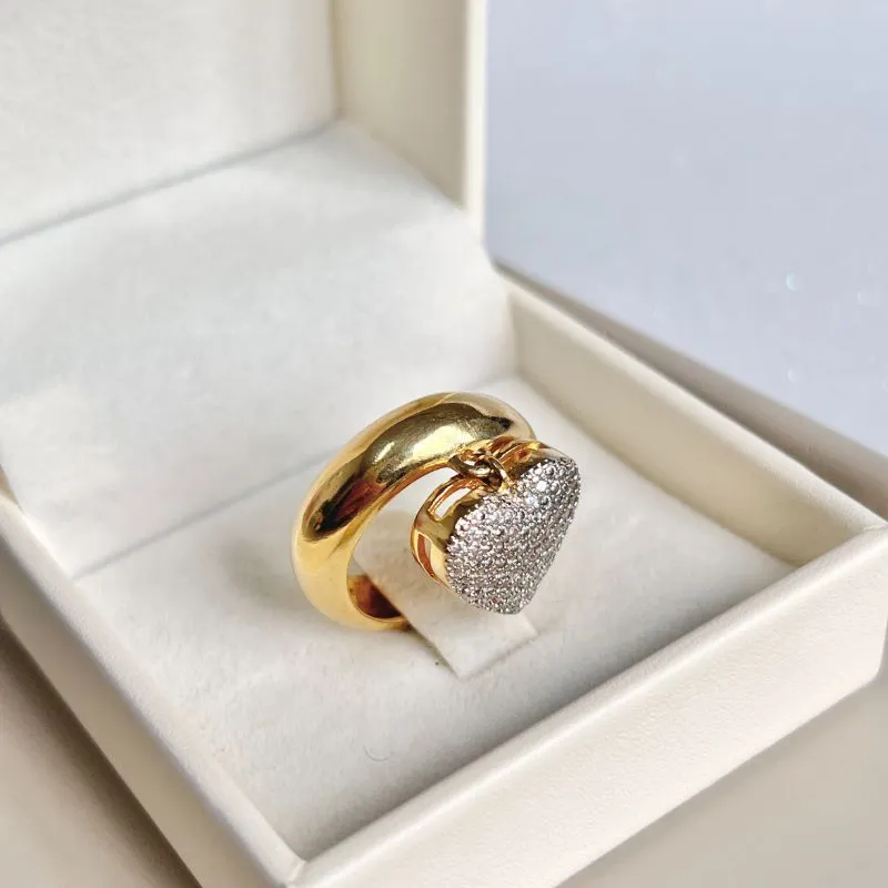 ANEL PINGENTE CORAÇÃO CRAVEJADO