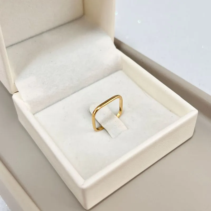 ANEL QUADRADO COM PONTAS AREDONDADAS