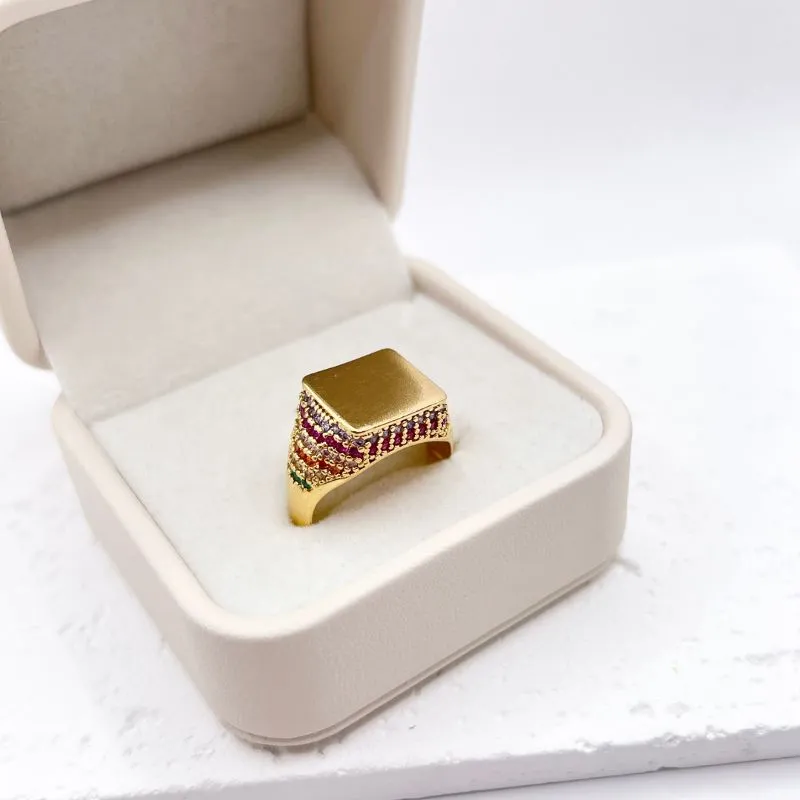 ANEL QUADRADO COM ZIRCONIAS MULTICOLORS