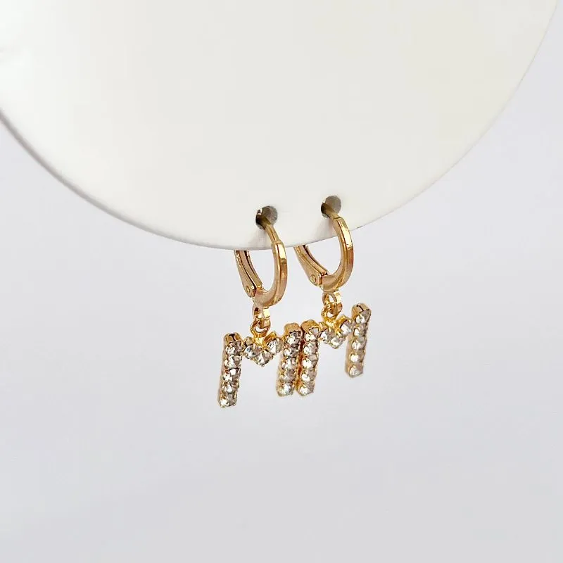 BRINCO ARGOLA DE CLICK LETRAS STRASS - M