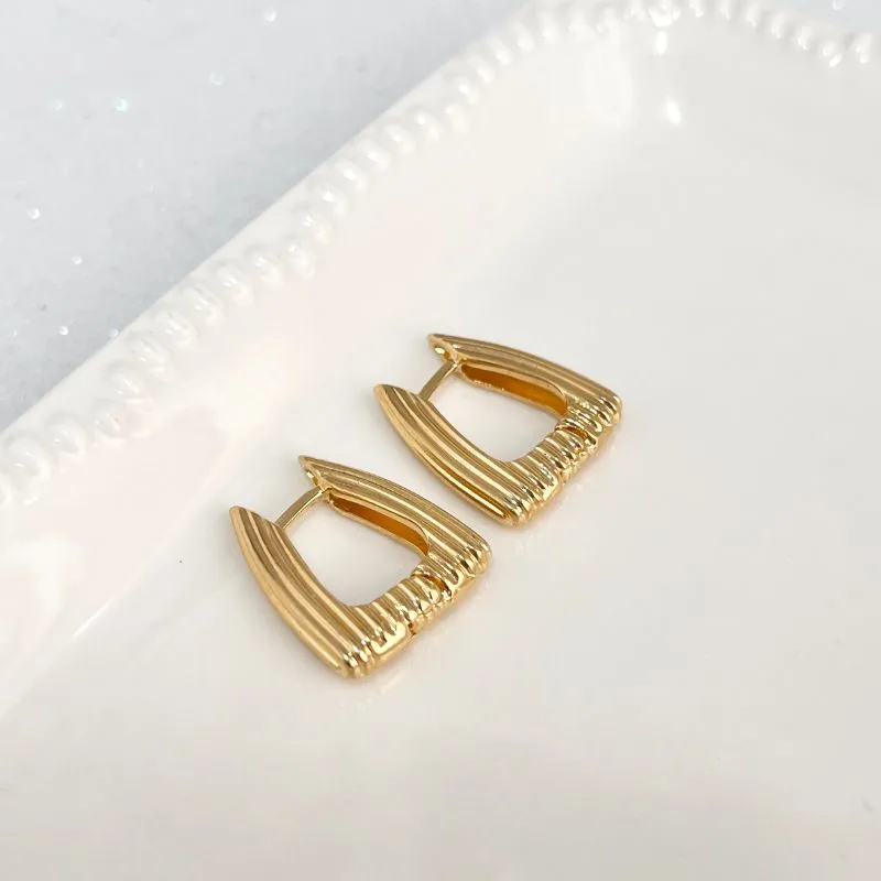 BRINCO ARGOLA QUADRADA LISTRADA 2,0CM