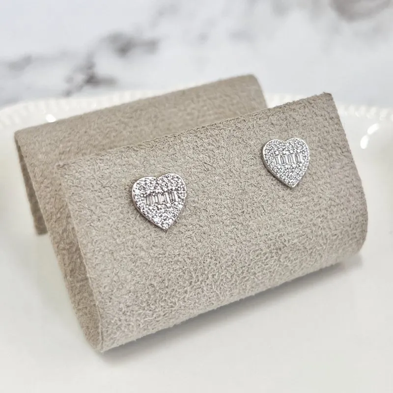 BRINCO CORAÇÃO CRAVEJADO E BAGUETES