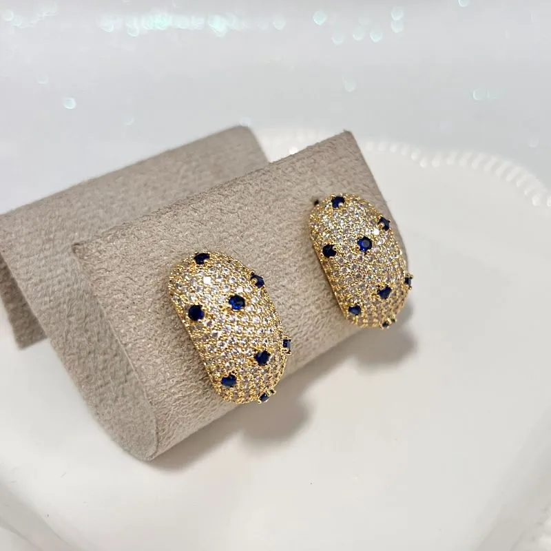 BRINCO CRAVEJADO E PONTOS DE LUZ AZUL - SAFIRA