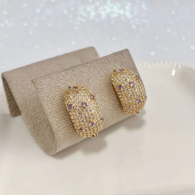 BRINCO CRAVEJADO E PONTOS DE LUZ LILÁS