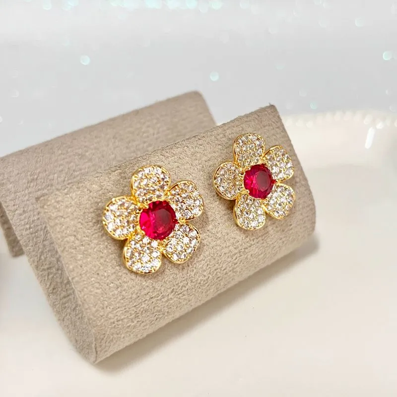 BRINCO FLOR MIOLO RUBI CRAVEJADA