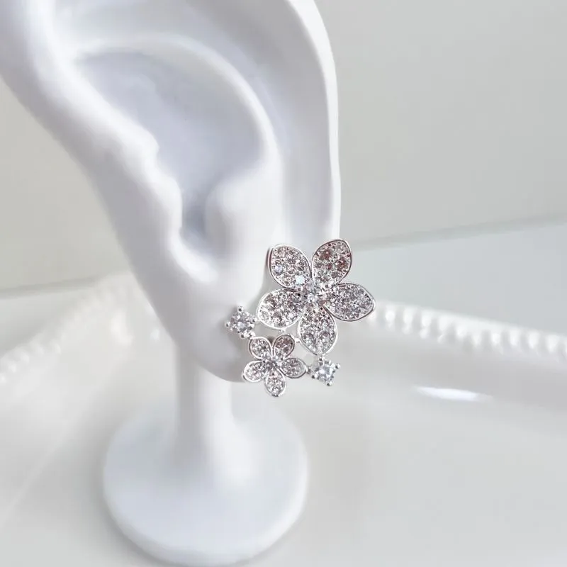 BRINCO FLORES CRAVEJADO