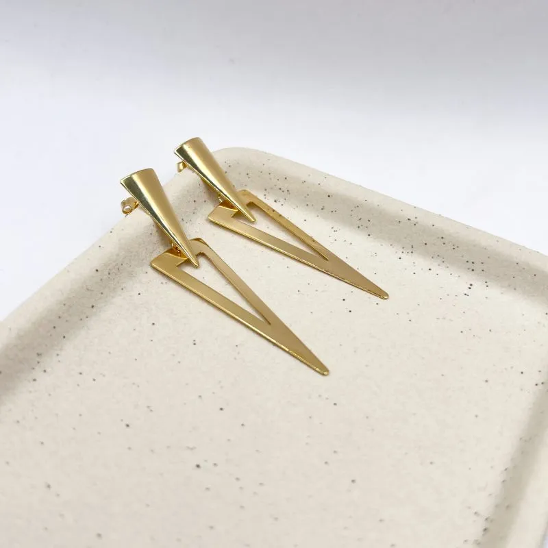 BRINCO LONGO EM TRIÂNGULO