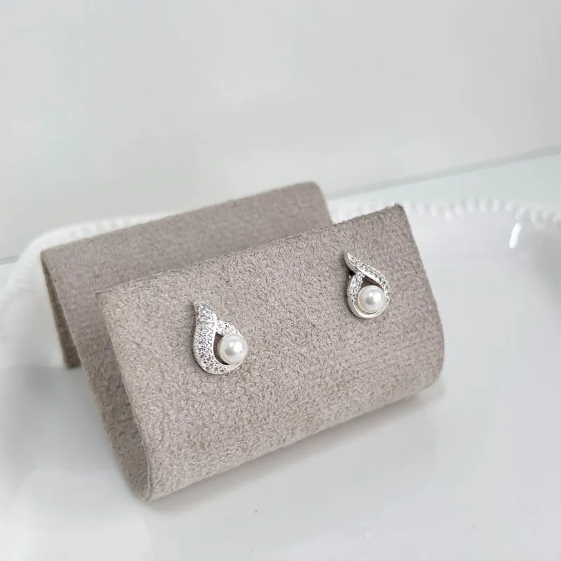 BRINCO MINI PÉROLA COM MICRO ZIRCONIAS