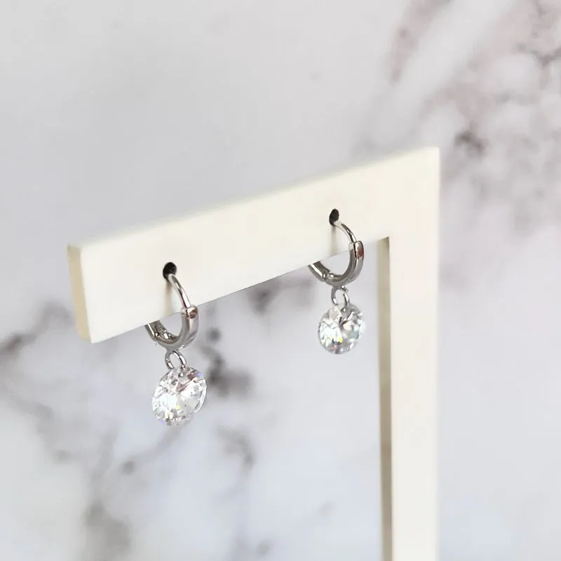 BRINCO ARGOLA ARTICULADA COM 1 ZIRCONIA 8MM