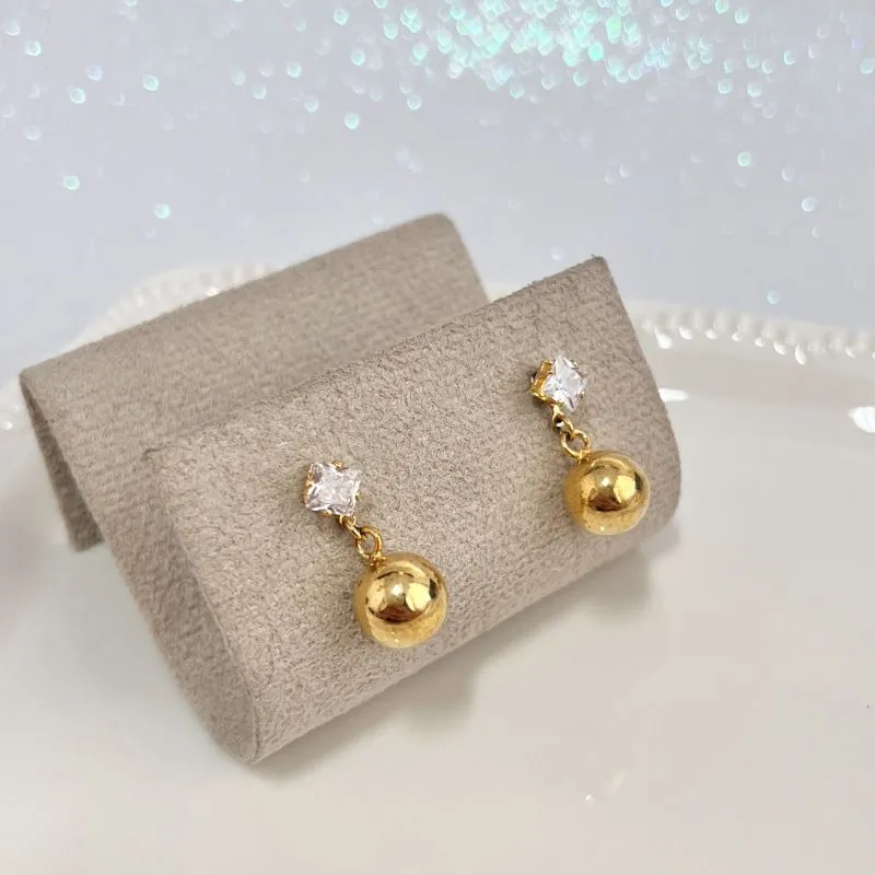 BRINCO PONTO DE LUZ QUADRADO COM BOLA PENDURADA