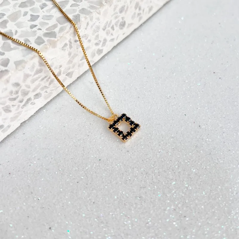 COLAR PINGENTE PEDRAS PRETA