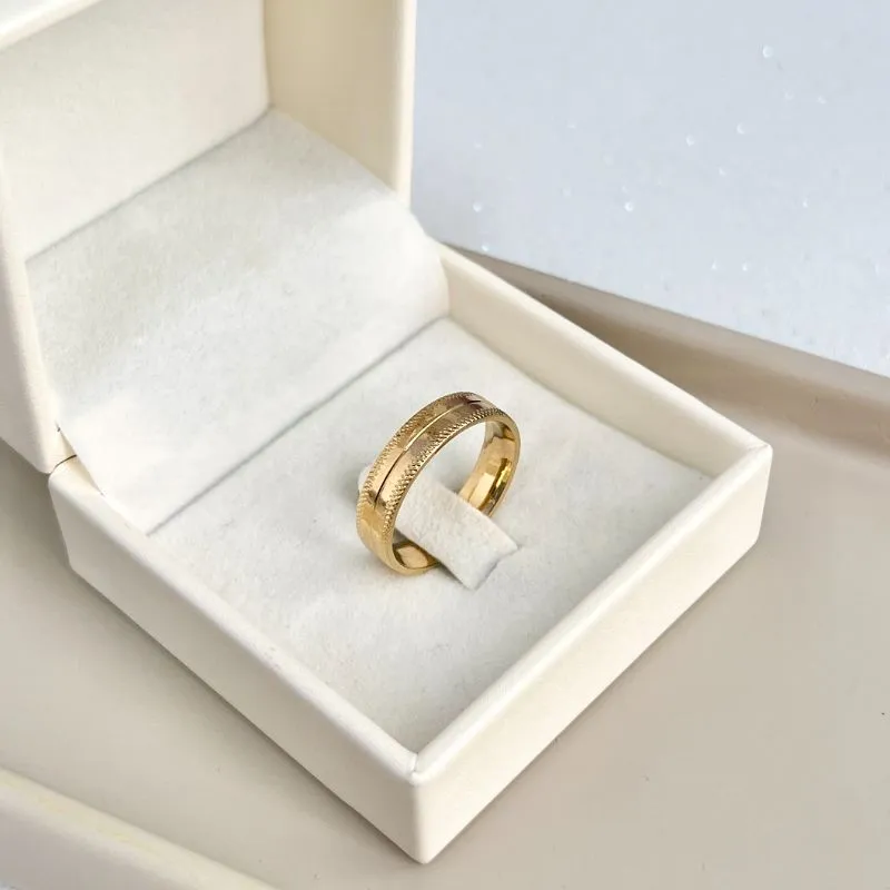 ANEL ALIANÇA COM FRISO DIAMANTADO