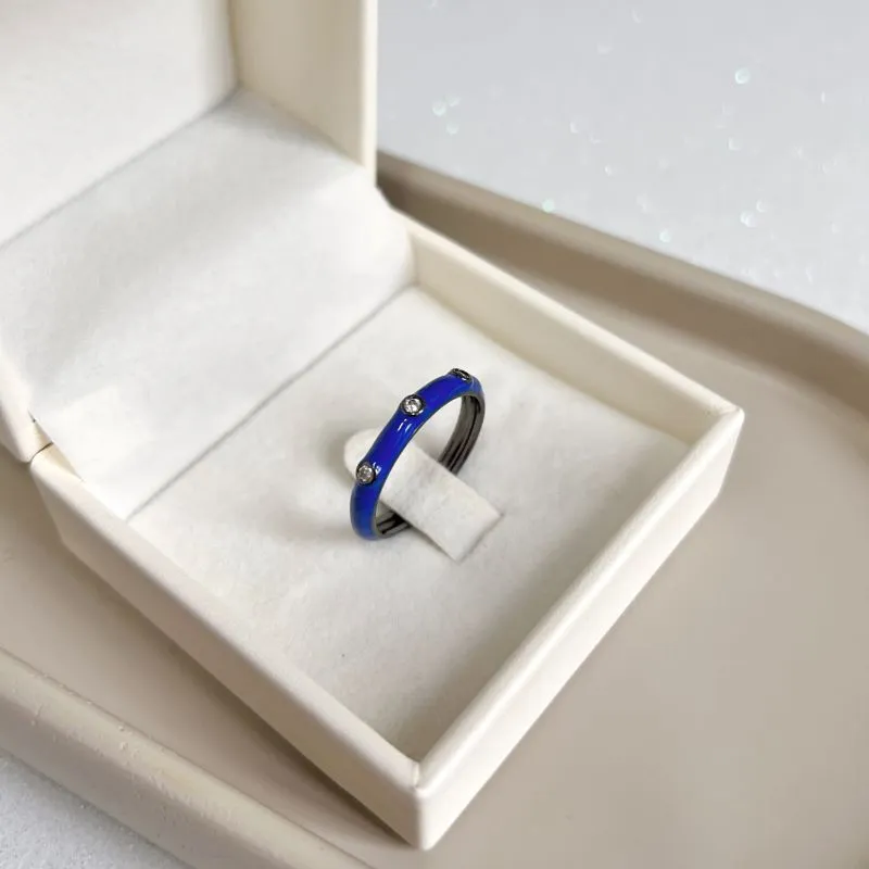 ANEL ESMALTADO AZUL COM 3 PEDRAS