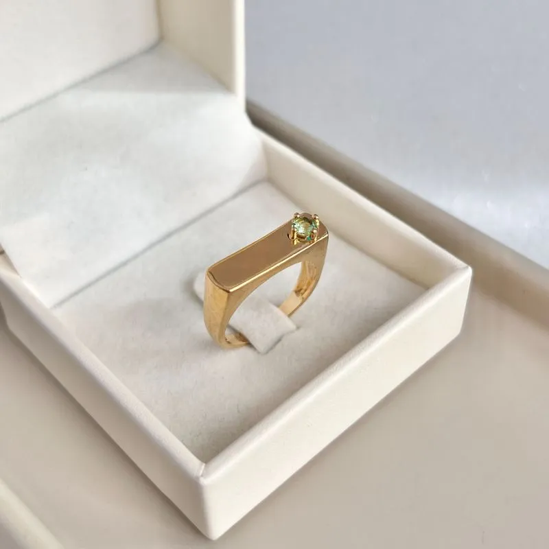 ANEL QUADRADO COM PEDRA NO CANTO - VERDE