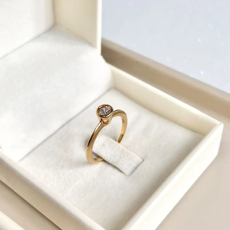 ANEL SOLITÁRIO CRAVAÇÃO INGLESA ALTA