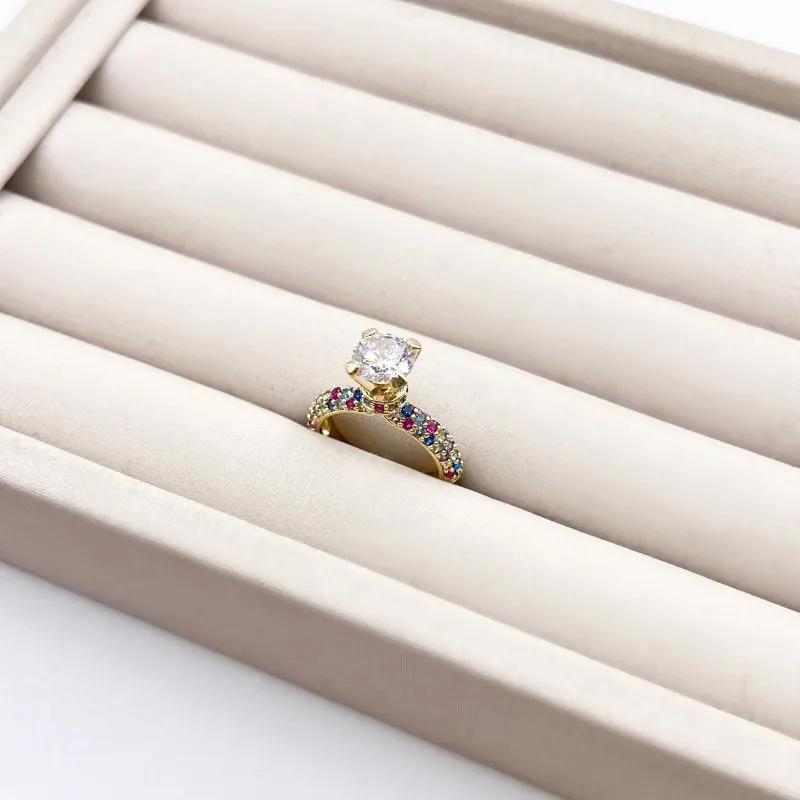 ANEL SOLITÁRIO CRAVEJADO ZIRCONIAS COLORIDAS COM PEDRA BRANCA