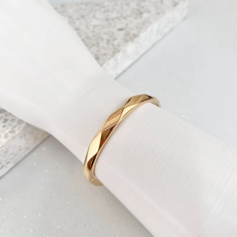 BRACELETE FECHADO COM DETALHES