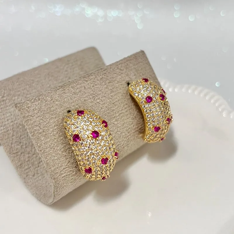 BRINCO CRAVEJADO E PONTOS DE LUZ RUBI