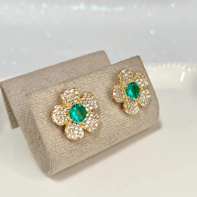 BRINCO FLOR MIOLO TURMALINA CRAVEJADA