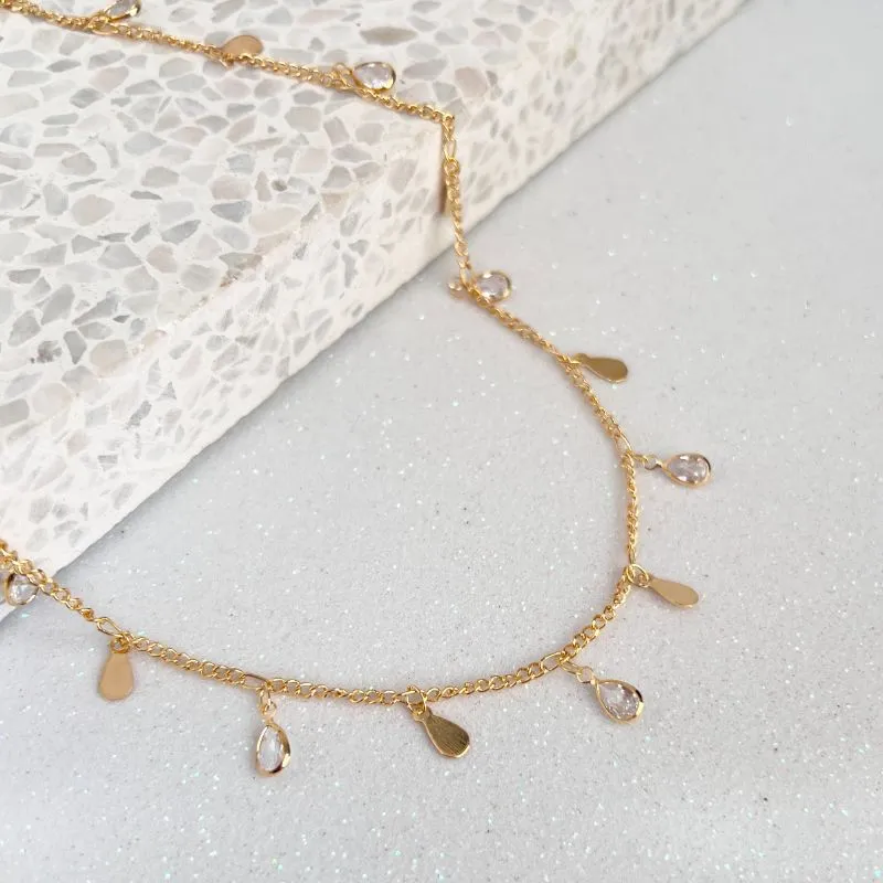 COLAR CHOKER COM GOTAS PENDURADAS PEDRA E CHAPA