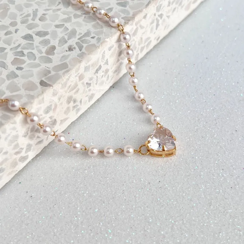 COLAR CHOKER PÉROLA E CORAÇÃO