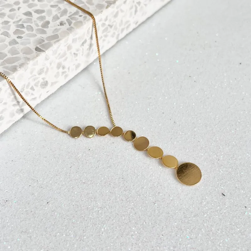 COLAR GRAVATA MINI MEDALHAS