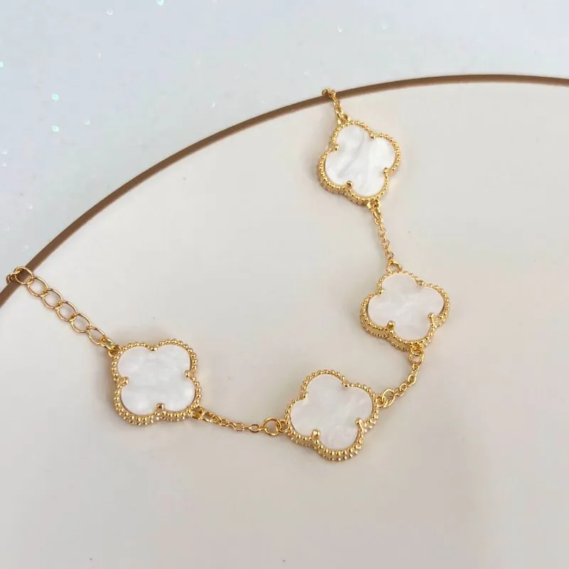 PULSEIRA 5 TREVOS EM MADRE PÉROLA BRANCA