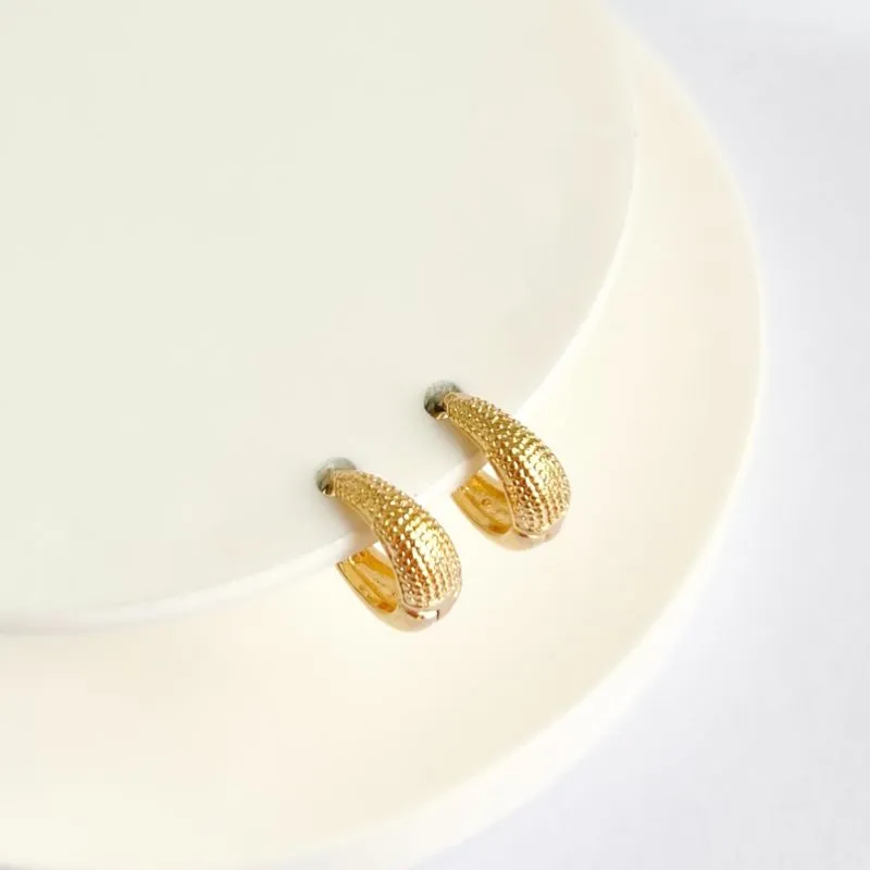 BRINCO ARGOLA FORMATO GOTA 1,2CM