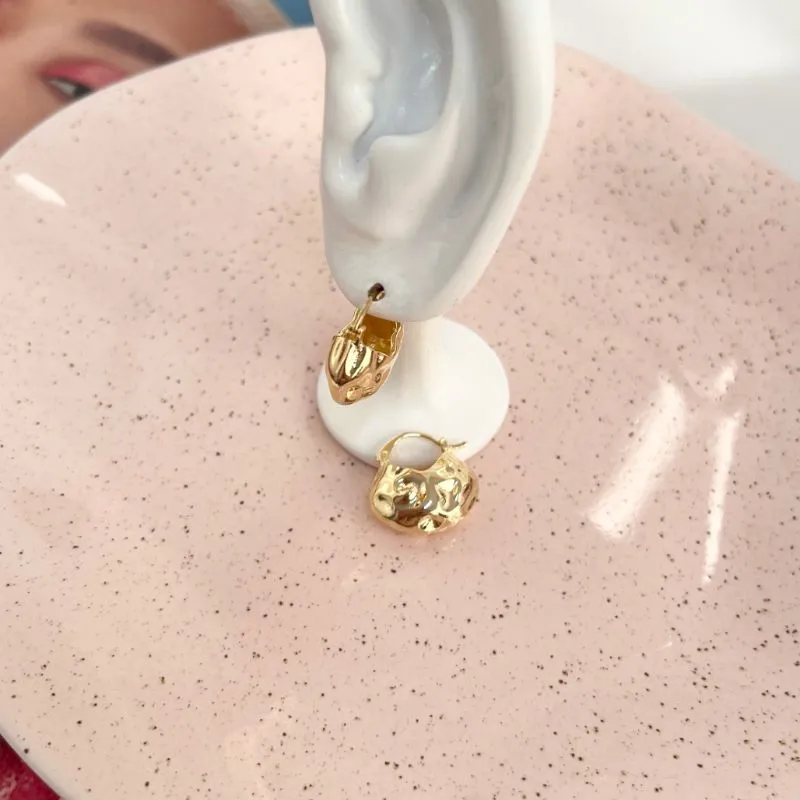 BRINCO ARGOLA MARTELADA COM FECHO ITALIANO