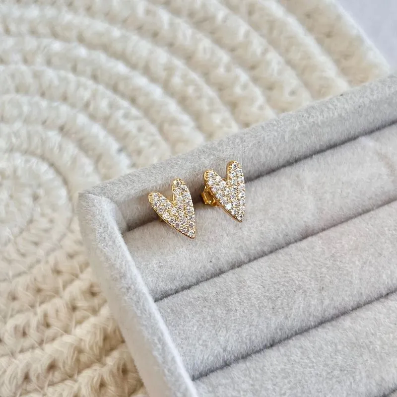 BRINCO CORAÇÃO ALONGADO CRAVEJADO