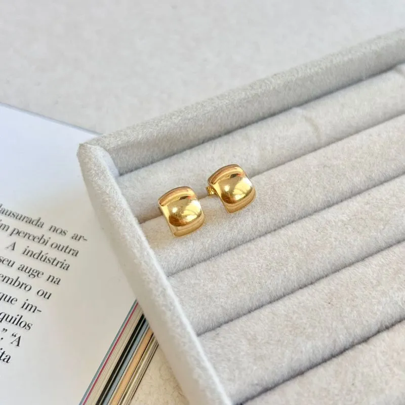 BRINCO MEIA ARGOLA PEQUENA LISA