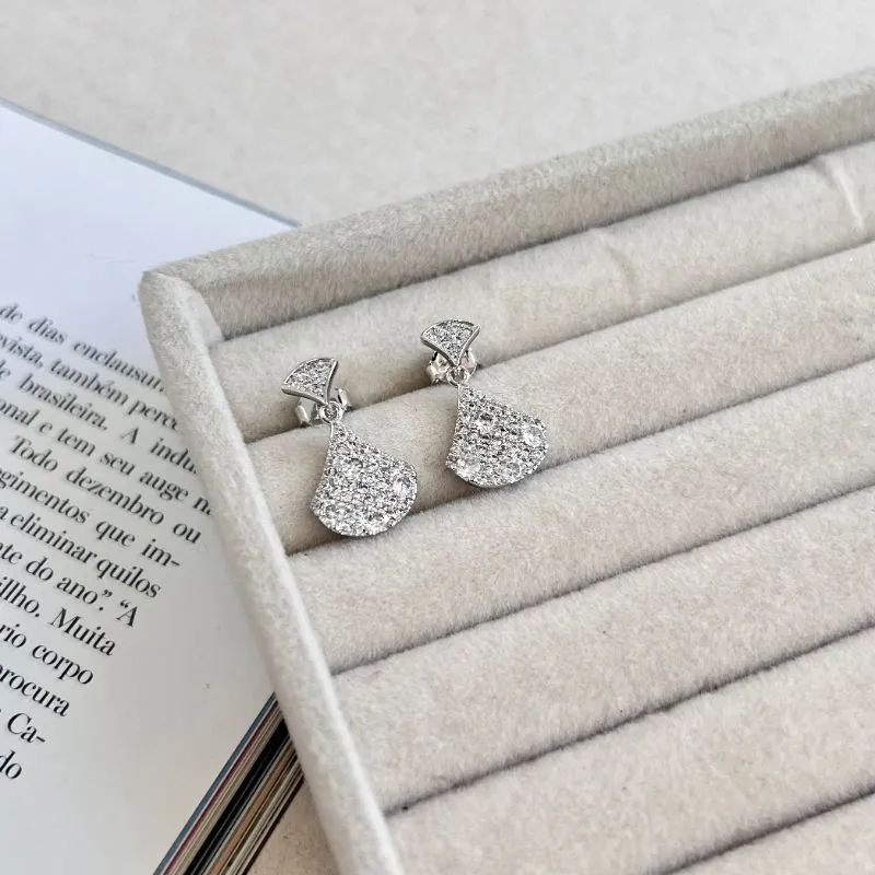 BRINCO PENDURADINHO ZIRCONIAS