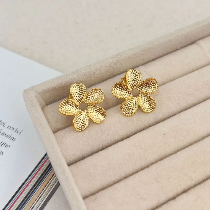 BRINCO PINO CÍRCULOS 5 GOTINHAS